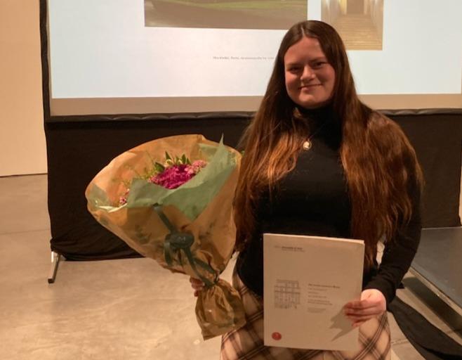 Bilde av Sunniva som mottar pris