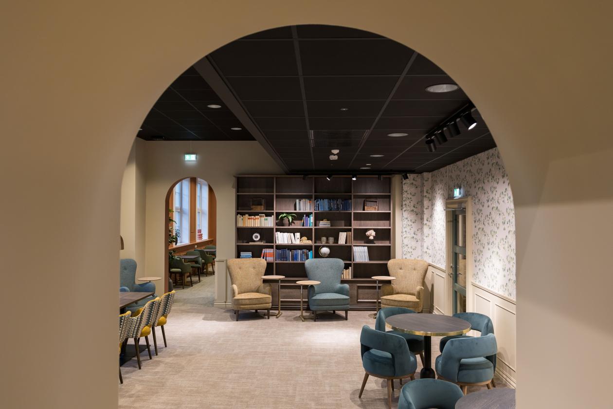 Buegangar mellom dei ulike romma er eit kjenneteikn ved Sydnesstuen