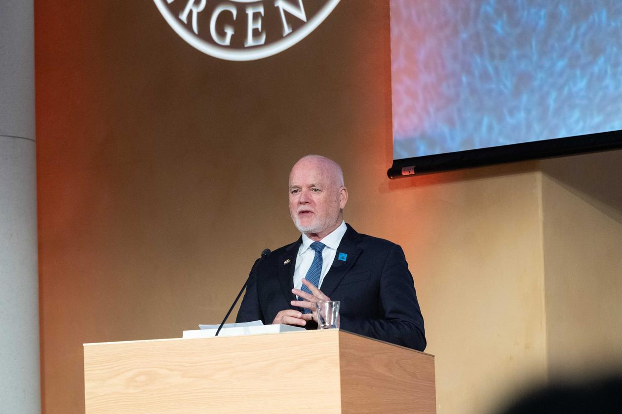 Ambassador Peter Thomson speaks at his public lecture on 15 October 2019 after being awarded an honorary doctorate at the University of Bergen. He focussed on the urgent need for ocean action to rescue the planet.
