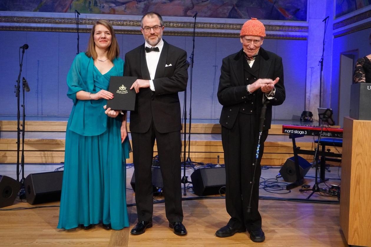Anne-Karin Faber og Kerim Hestnes Nisancioglu sammen med Olav Thon - Thon pris utdeing 2019