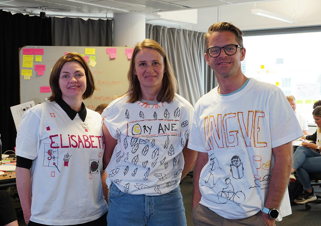 Bilde av tre i gruppen