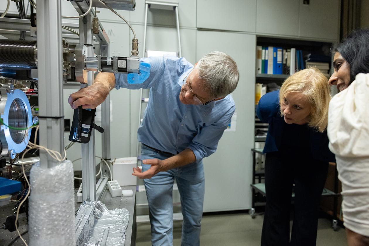 Ap besøk på IFT lab