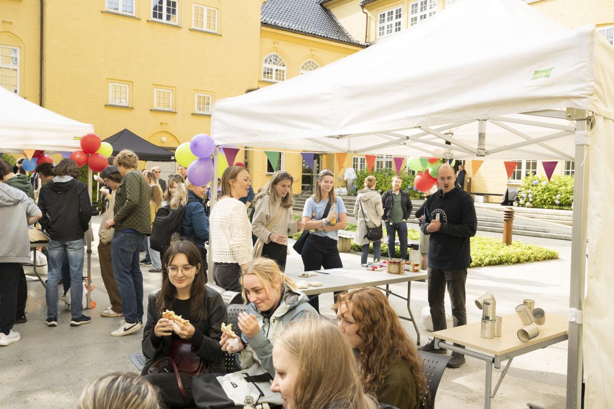 Picture from welcome party at Sydneshaugen skole.