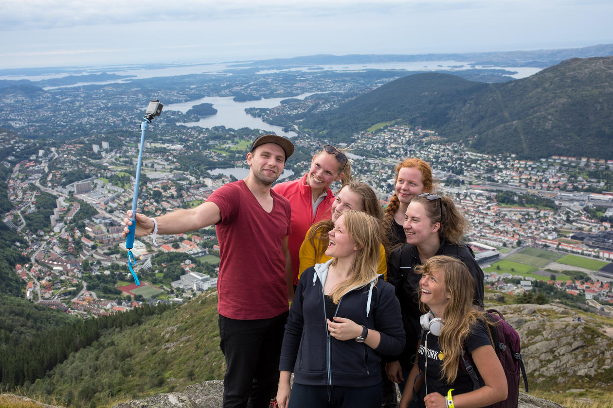 A group of students taking a selfie on top of Mount Ulriken