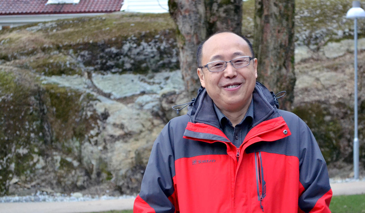 Dr. Zhaou Shouhui outside the Department f Foreign Languages.