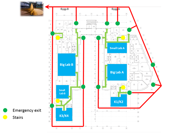 Map of Thormøhlensgate 53A and B with a schematic drawing of fire escape routes marked with red arrows