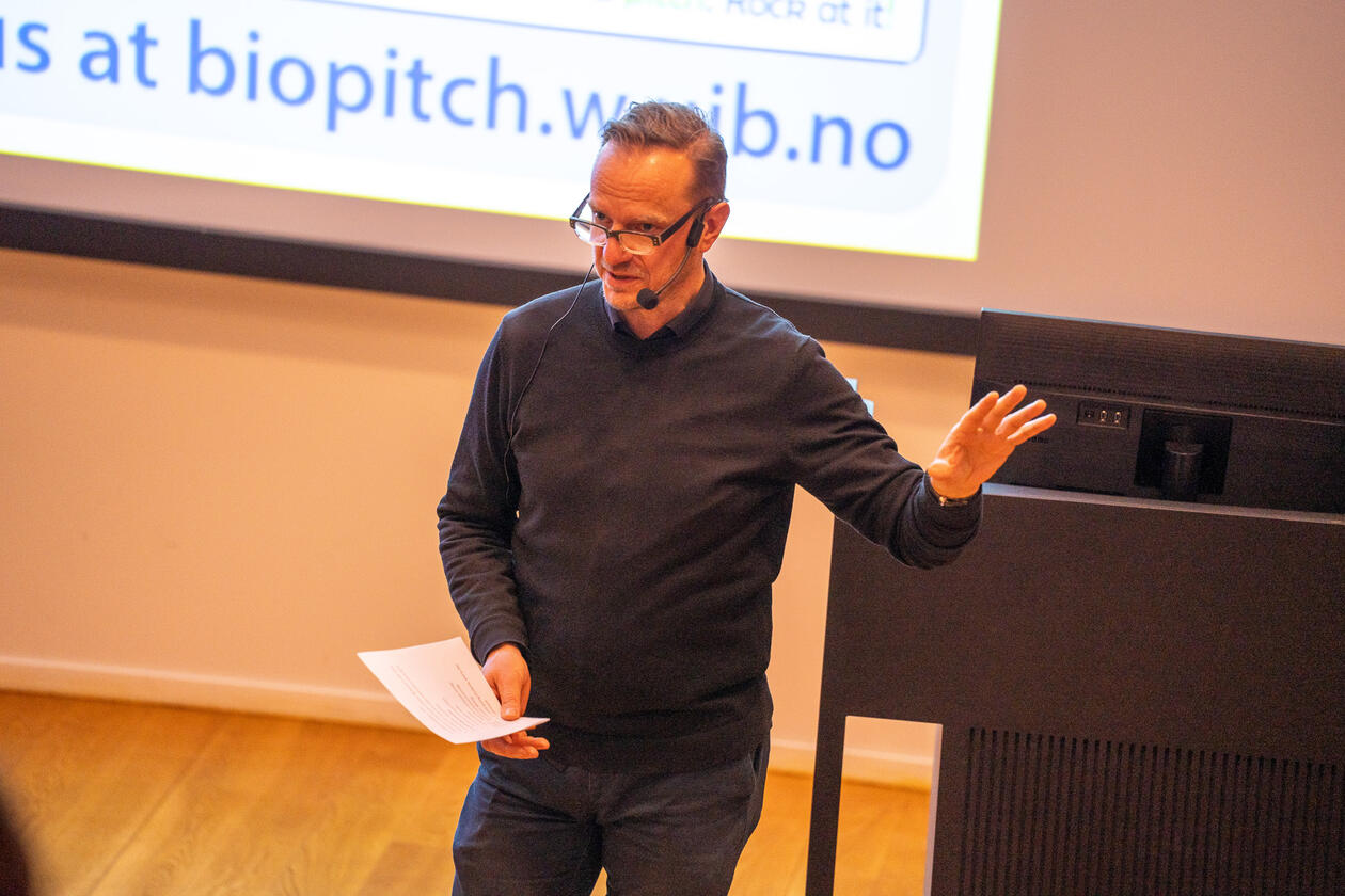 Instituttleder Ståle Ellingsen holdt åpningstale for Studentpostersymposiet 2024.