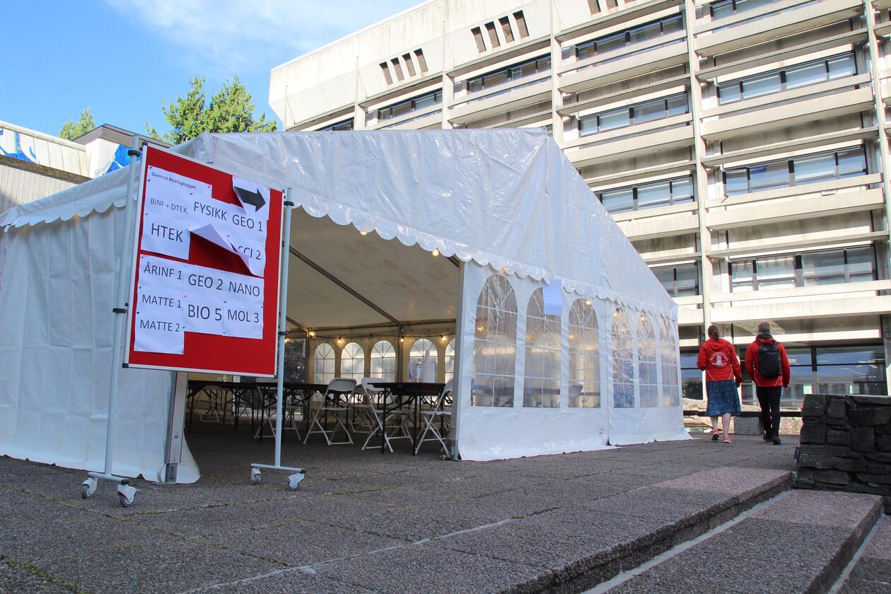 Telt utafor Realfagbygget