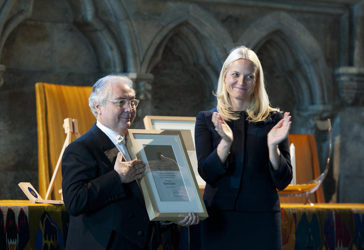 Manuel Castells recieved the Holberg International Memorial Prize 2012. Manuel Castells recieved the Holberg International Memorial Prize 2012.