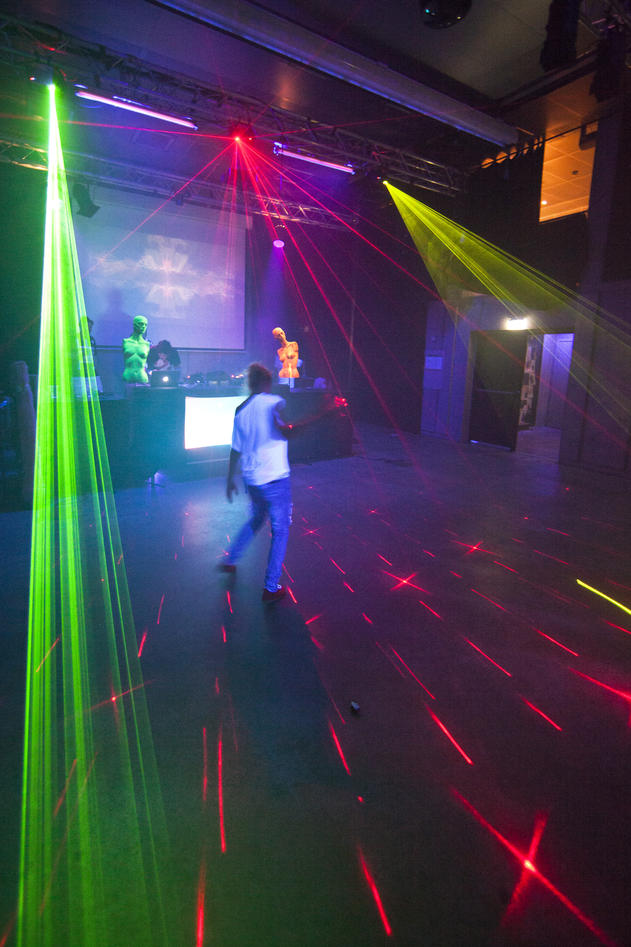 Scenelys
Foto:Ronnie Larsen og Emil Reiertsen.
Copyright UiB. Scenelys
Foto:Ronnie Larsen og Emil Reiertsen.
Copyright UiB.