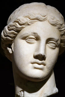 Kvinnene i antikkens Hellas var ikke særlig frie, særlig sett i forhold til...
