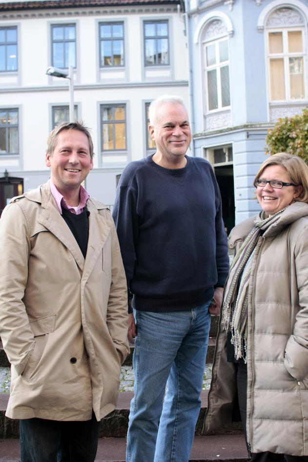 Antropologene Knut Rio (t.v.), Lamont Lindstrom og førsteamanuensis Annelin Eriksen reagerer på fremstillingen av namal-folket som primitive. Antropologene Knut Rio (t.v.), Lamont Lindstrom og førsteamanuensis Annelin...