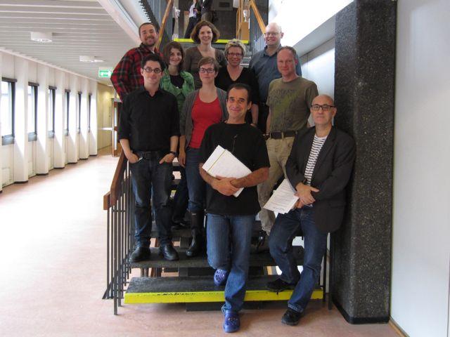 Her er alle som underviser i digital kultur høsten 2011 samlet: Davin Heckman, Jill Walker Rettberg, Scott Rettberg, Eric Rasmussen, Patricia Tomaszek, Lise Kristiansen (studieveileder), Hilde... Her er alle som underviser i digital kultur høsten 2011 samlet: Davin Heckman...