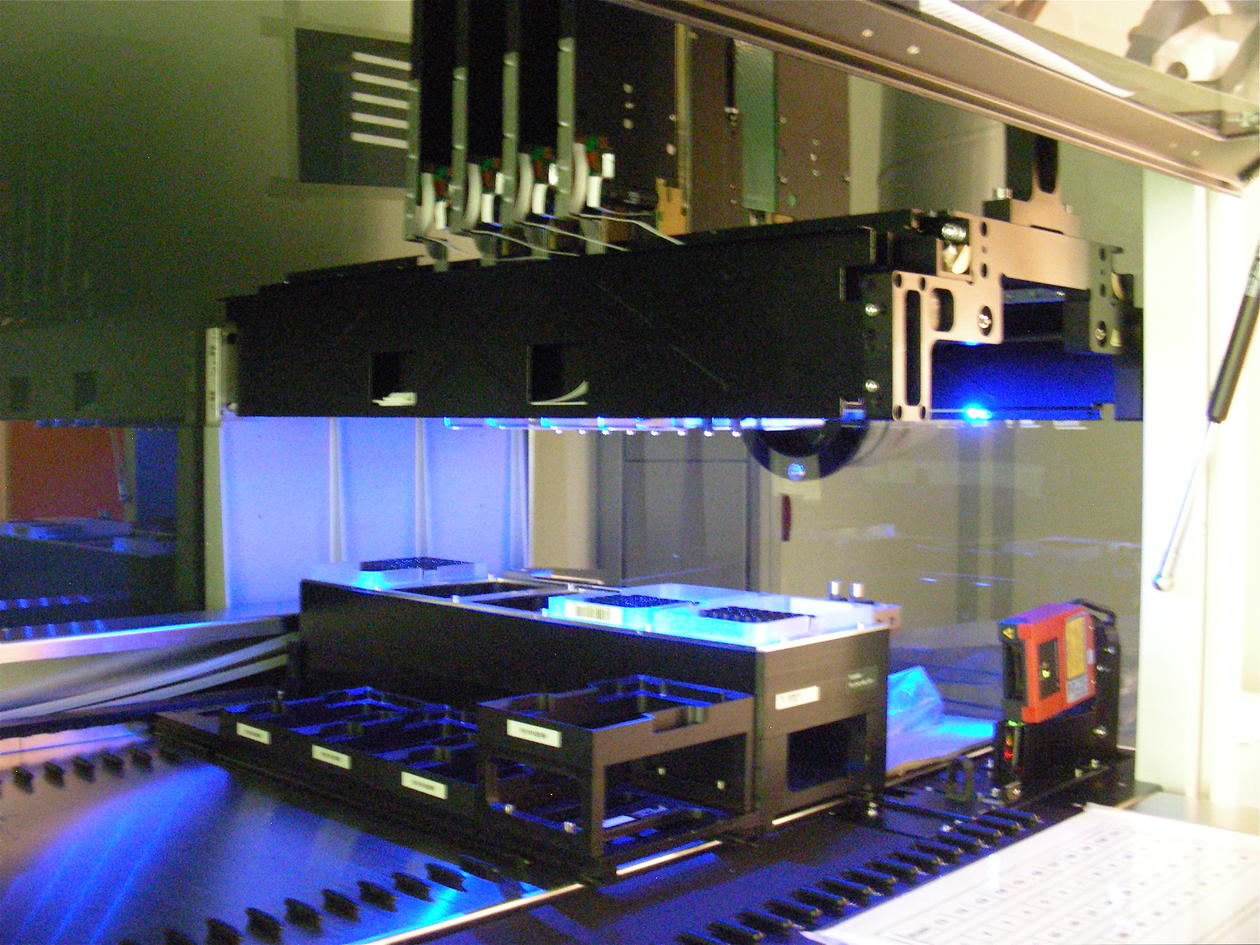 Bilde 1. Pipetteringsrobot.