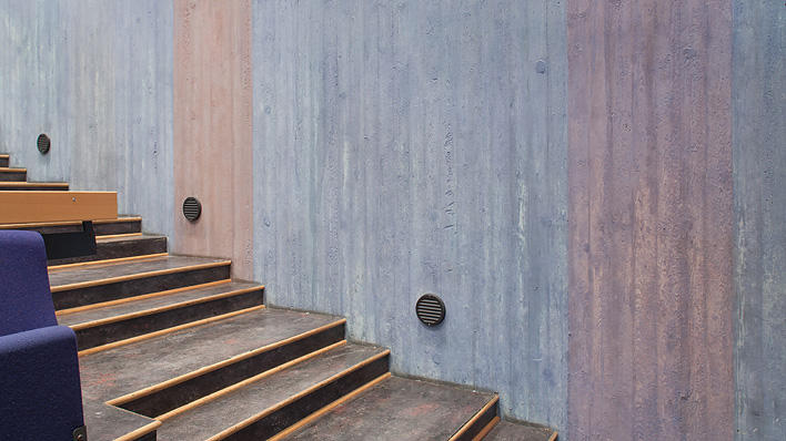 © Thomas Hestvold / BONO. Maleri på betong