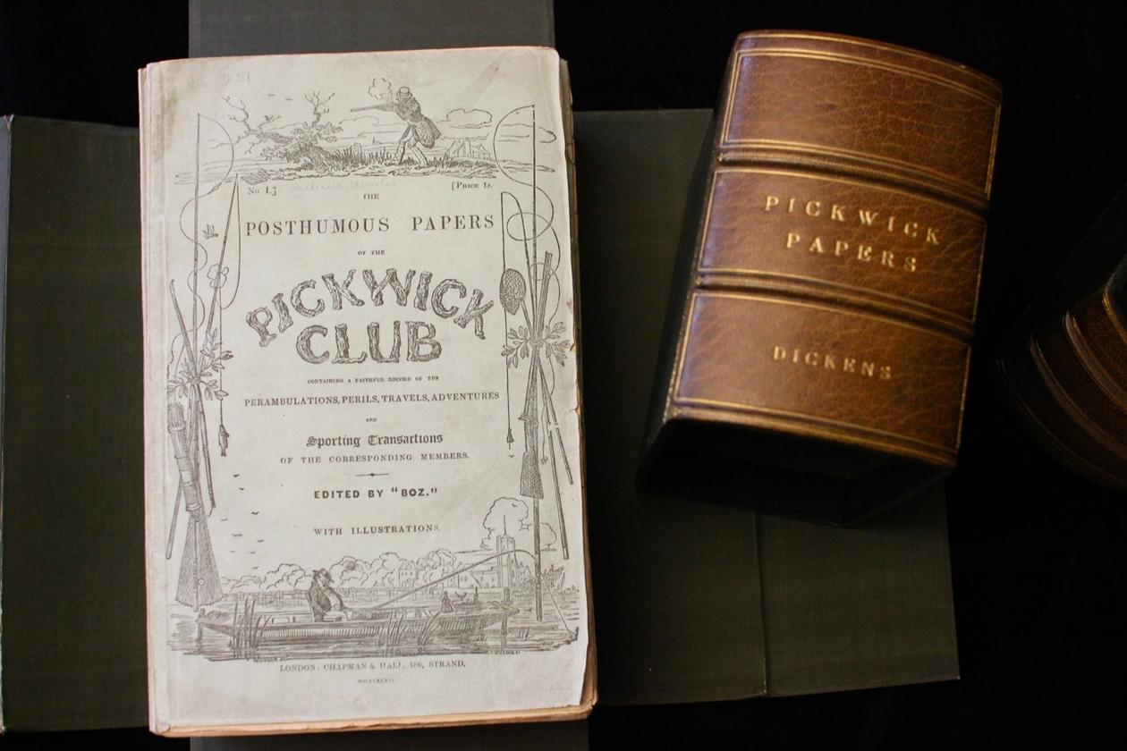 Førsteutgaven av "The Pickwick Club" teller 20 hefter, oppbevart i en...