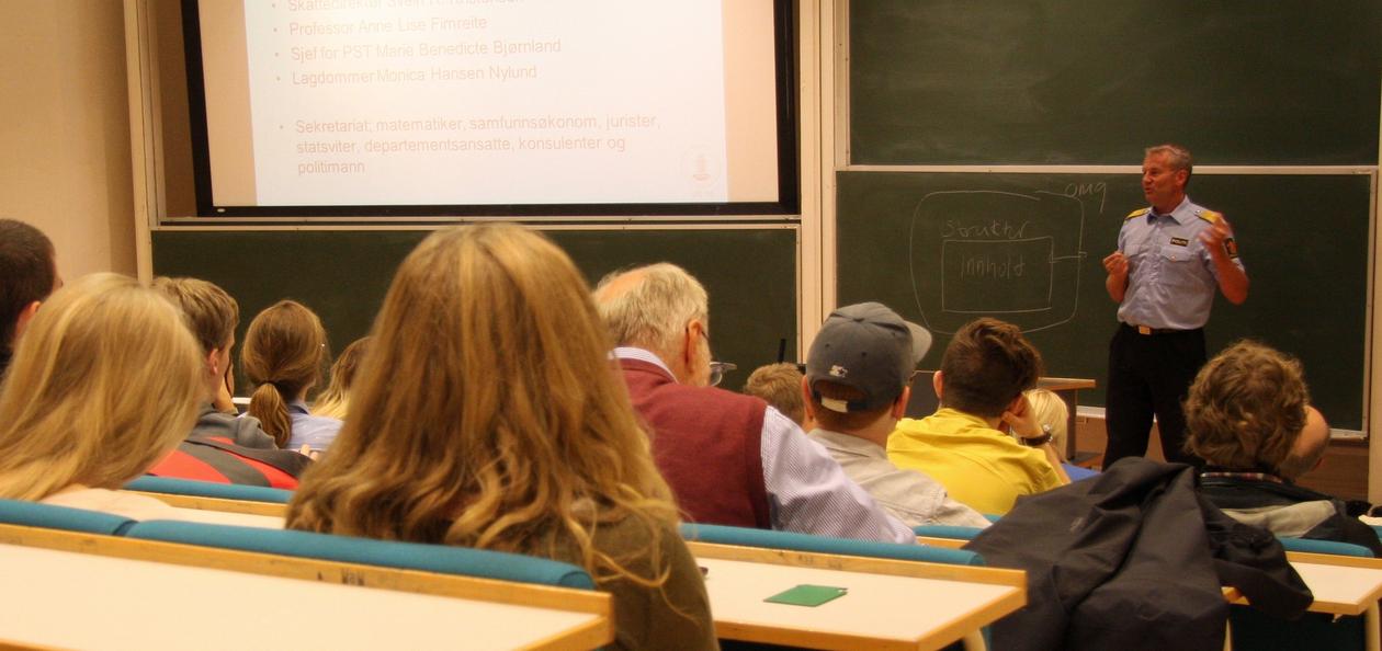 Visepolitimester i Hordaland John Reidar Nilsen diskuterte politiets...