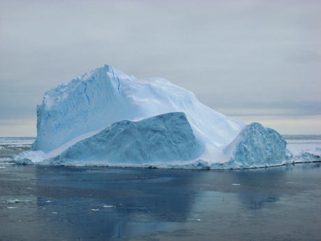ISFJELL: Som eit isfjell der berre ti prosent av isen stikk opp av havet, kan...
