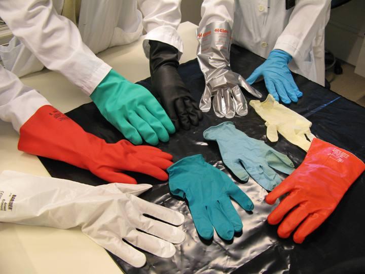 Det er viktig å bruke riktig hanske. Det er viktig å bruke riktig hanske.