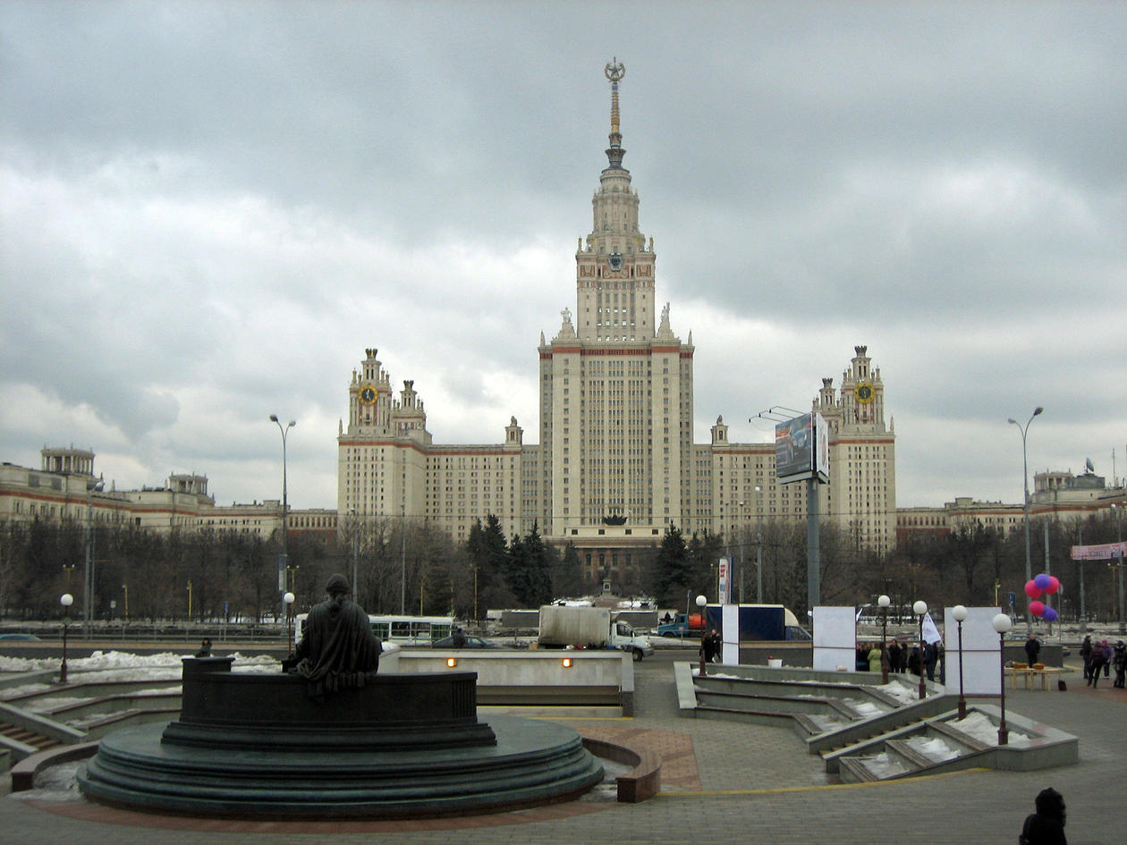 MAJESTETISK BYGG: Hovedbygningen på Moscow State University er en av ”De syv...