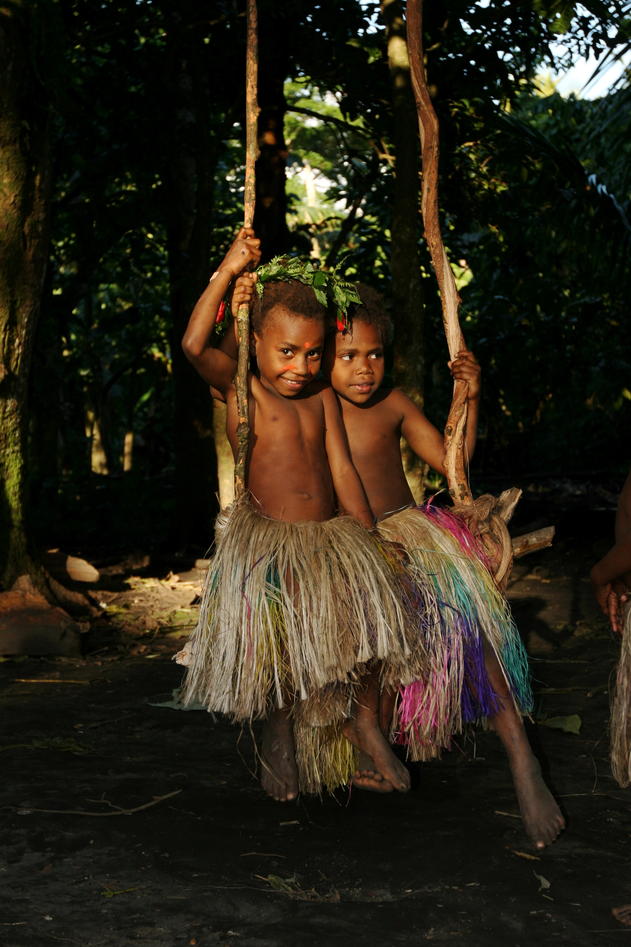 Namal-folket i "Den store reisen" på NRK har gjort det til et levebrød å fremstå som primitive for vestlige TV-kanaler, sier gjesteprofessor Lamont Lindstrom fra Universitetet i Tulsa. Namal-folket i "Den store reisen" på NRK har gjort det til et levebrød å...
