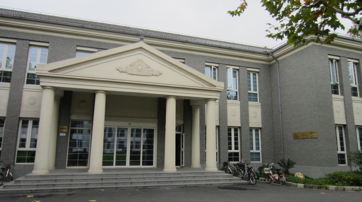 På Fudan University ligg det eit Nordisk Senter som er ei samanslutning av 25...