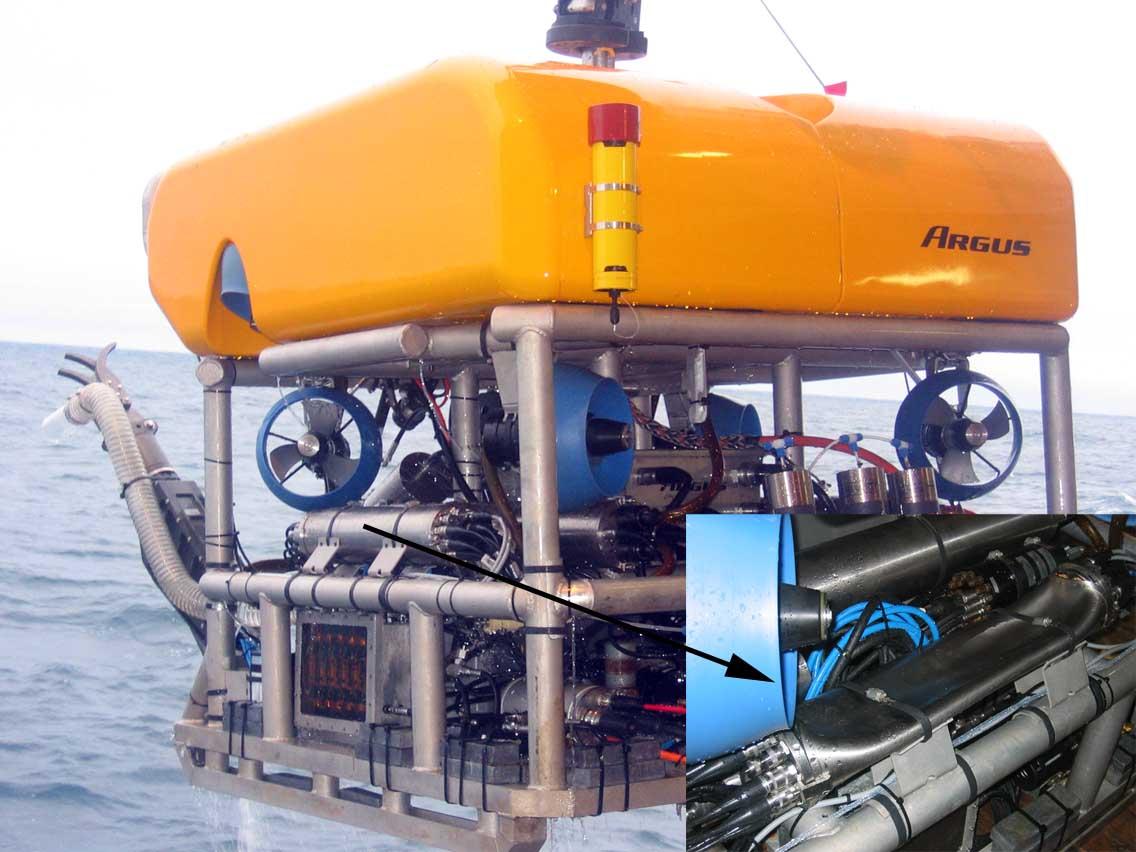 Bildet viser flasken som ble klemt sammen av det enorme trykket Bildet viser flasken som ble klemt sammen av det enorme trykket