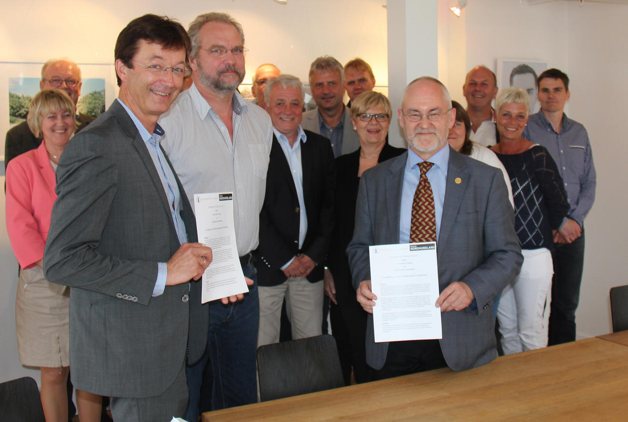 Avtalen ble underskrevet under Regionrådets møte i Gulen med fylkesmann Lars...