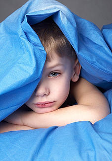 Barn med kroniske lidelser har vanskeligere for å sovne, og våkner oftere om...