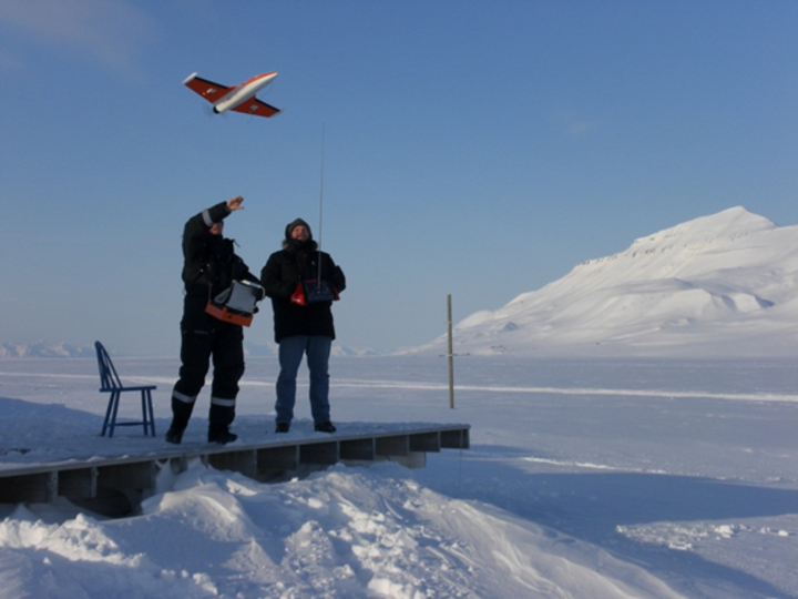 Modellfly brukt til meteorologiske målinger på Svalbard