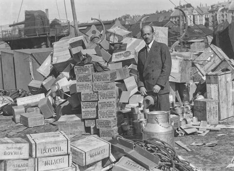 Geofysikkprofessor Harald Ulrik Sverdrup før avreise fra Marineholmen.