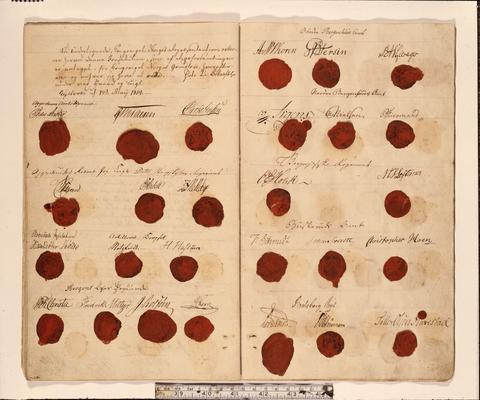 Document from 17 May 1814 with the seals and signatures of the delegates at the constitutional Norwegian assembly.