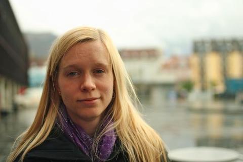 Brita Ytre-Arne er førsteamanuensis ved Institutt for informasjons- og medievitenskap, og forsker på hvordan nordmenn knytter seg til offentligheten gjennom mediebruk.