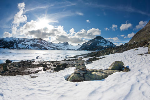 Norsk fjellandskap, brukt for å illustrere sak om at geologer er med i kampen for å bli et Senter for fremragende utdanning.