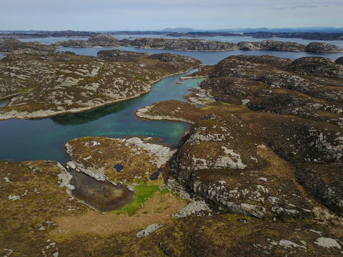 Oversitksbilde over Søre Sandøyna med arkeologiske funn