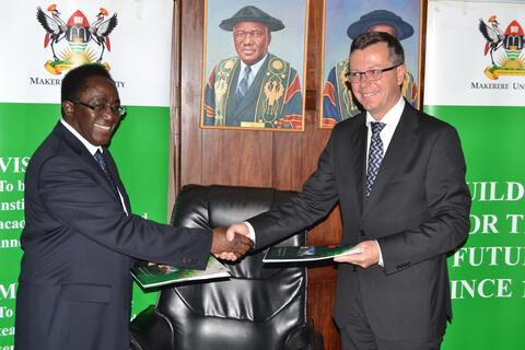 Makerere University’s Vice-Chancellor John Ddumba-Ssentamu (left) and University of Bergen's Rector Dag Rune Olsen shake hands after signing a new 10 year frame agreement between the two universities on 30 September 2014.