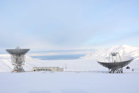 Satelitte dishes in Svalbard, used as part of the research of the Birkeland Centre for Space Science, pictures are from an article in the UiB Magazine.