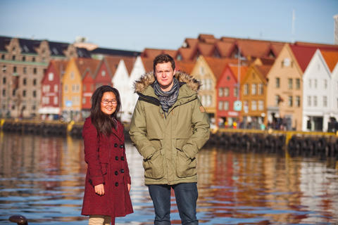 Two students standing in front of Bryggen in Bergen