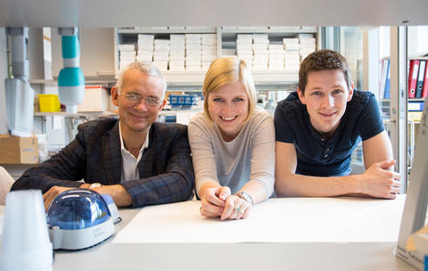 he resarch group: Professor Eystein Sverre Husebye (to the left) together with molecularbiologists Bergithe Eikeland Oftedal and Aleksander Hellesen.