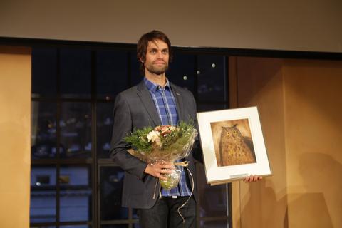 AWARDING TUTORING: Christian Jørgensen receives the Learning Environment Award 2015, and is described as a creative teacher. Through smart phone technology, he has managed to engage all his students.