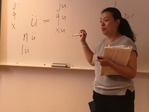 Universitetslektor Li Long underviser på nettstudium i kinesisk ved UiB