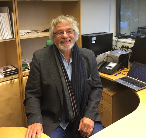 Professor Knut Fylkesnes på sitt kontor ved SIH i Bergen
