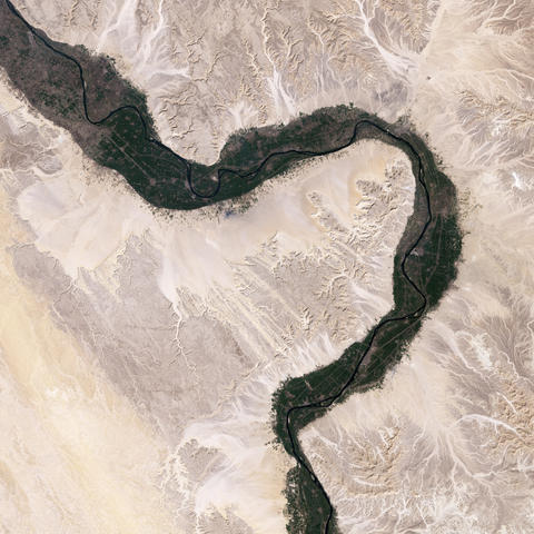 Image of a bend in the River Nile north of Lake Nasser.