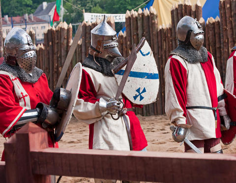 Three knights, used to illustrate a news article about the plans to establish a Medieval research cluster at the University of Bergen.