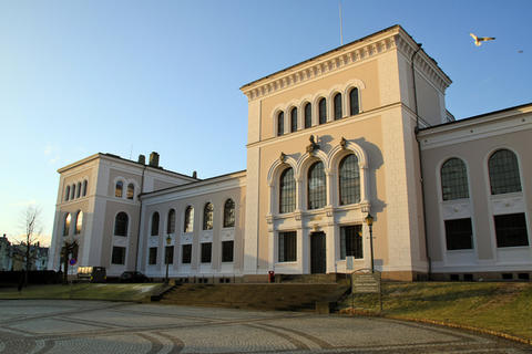 Universitetsmuseet rehabiliteres, og blant planene er en aula i sydfløyen (til venstre i bildet).