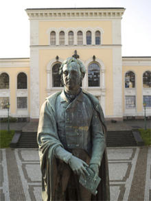 Statue av Wilhelm Frimann Koren Christie