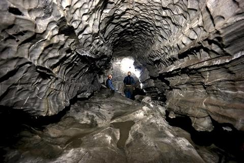 Spektakulær grotte i Nordland med store passasjer