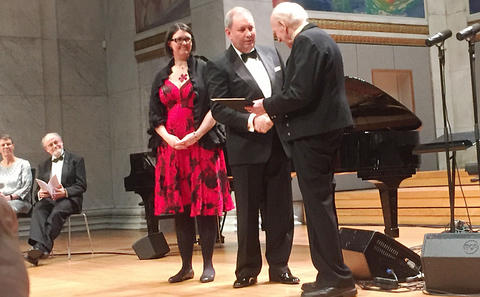 Akslen and Wik on the stage at the University Aula in Oslo, receiving the grant by Olav Thon.