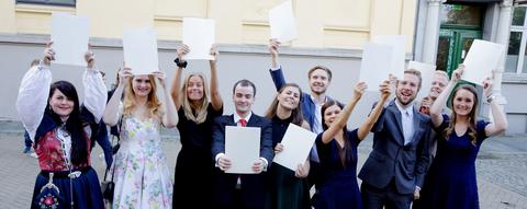 Students who have received their bachelor diploma celebrating.