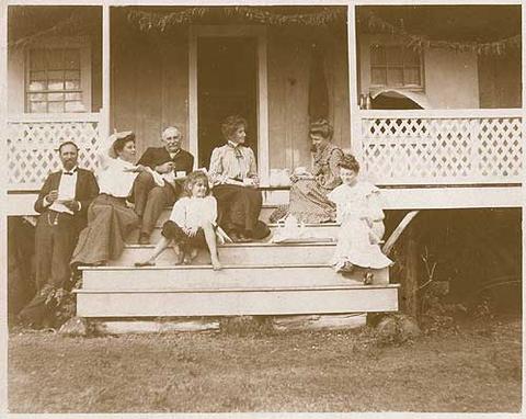 The Faye family in front of their house on Kauaii.